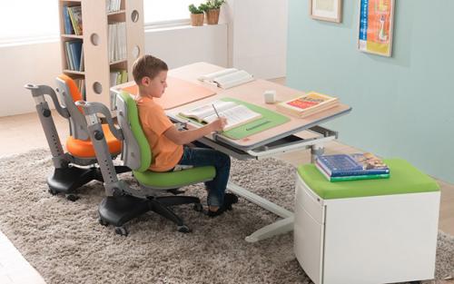 Порядок в комнате школьника. Как обустроить рабочее место для школьника: выбор стола и стула