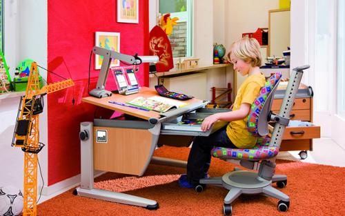 Порядок в комнате школьника. Как обустроить рабочее место для школьника: выбор стола и стула