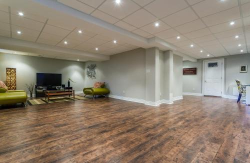 Светло коричневый пол в интерьере. Подбор цвета пола в квартире