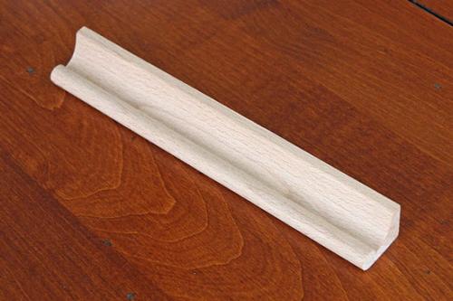 Мелочи для кухни своими руками. Иде.  Подставка для планшета из разделочной доски