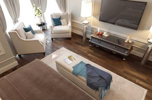 Шторы под темный пол. Коррекция пропорций