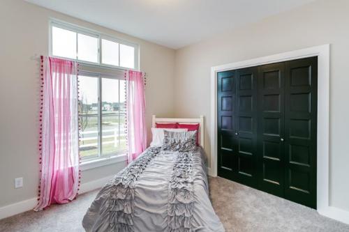 Темные стены светлая мебель. Сочетание светлых полов с остальным интерьером