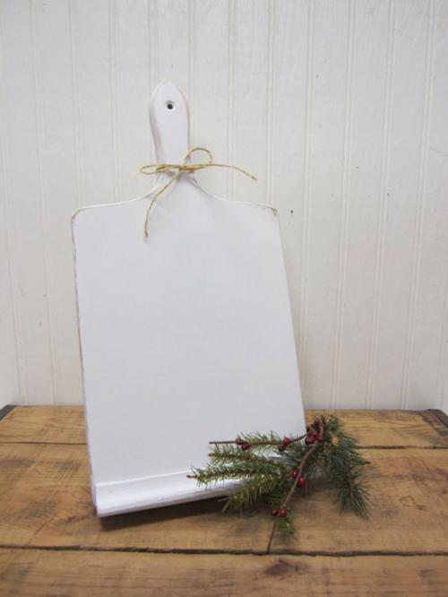 Мелочи для кухни своими руками. Иде.  Подставка для планшета из разделочной доски