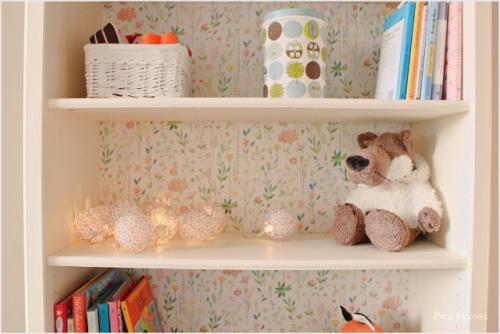 Как обновить старые полки для книг. Вторая жизнь старых вещей: новый дизайн стандартной книжной полки