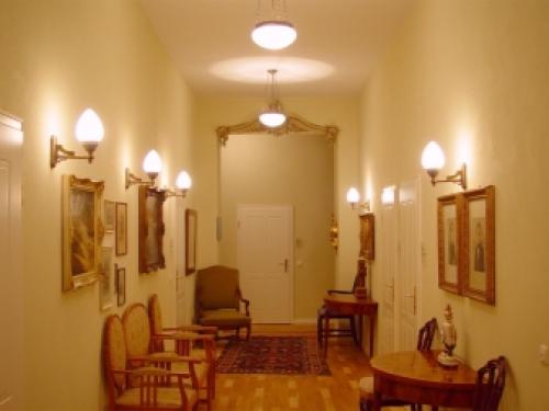 Фонари настенные комнатные в прихожей. Освещение в прихожей 02