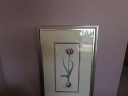 Как расположить картины на стене. Как правильно развесить картины на стене 23