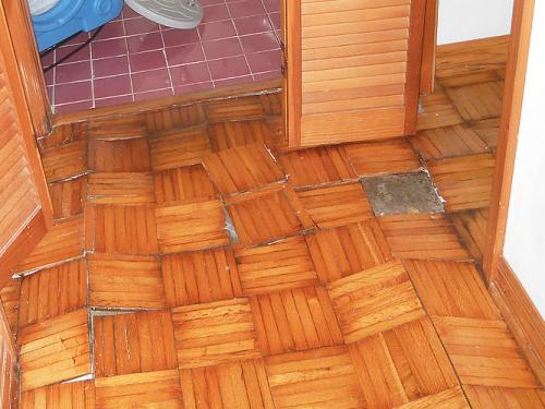 Можно ли сушить паркет феном. Что делать, если вздулся паркет от воды — есть решение