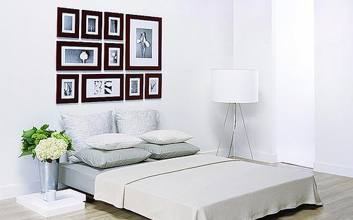 Как расположить картины на стене. Как правильно развесить картины на стене