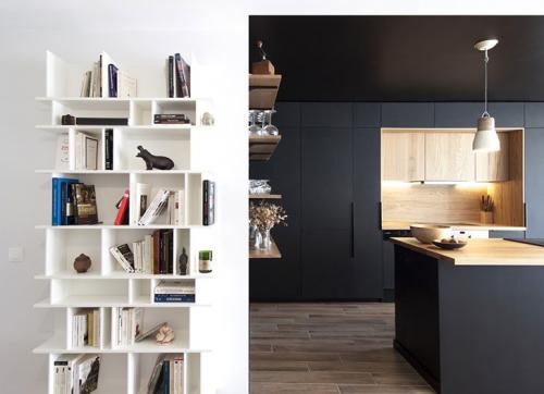 Черная кухня «сделала» интерьер квартиры в Париже 06