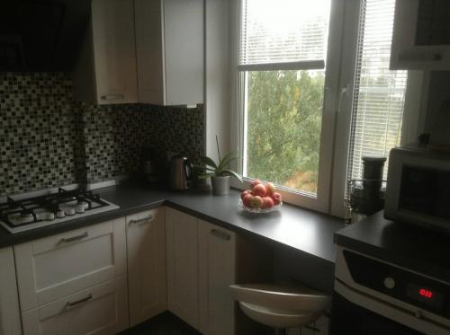 Стол для маленькой кухни в хрущевке. Выбор обеденного стола и стульев