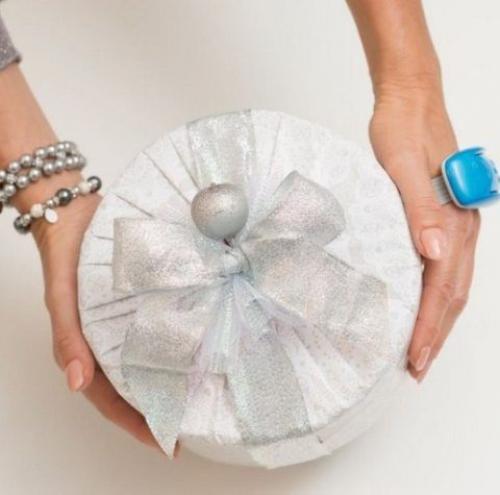 Как красиво упаковать подарок без коробки. Покуем интересным способом