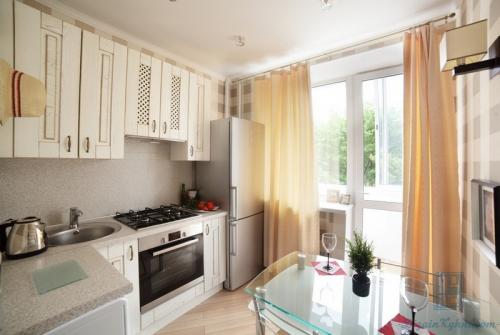 Стол для маленькой кухни в хрущевке. Выбор обеденного стола и стульев