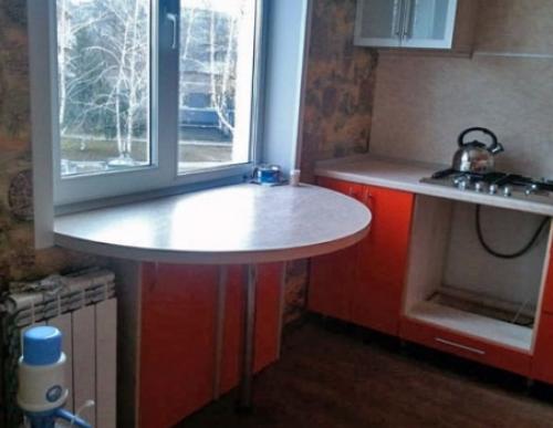 Полукруглый стол к стене. Виды