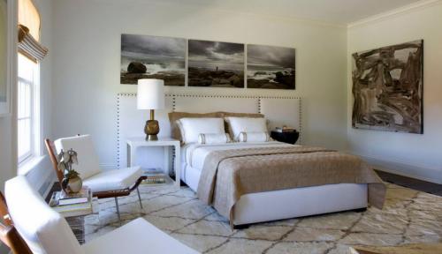 Над кроватью в спальне. В спальню над кроватью