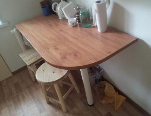 Полукруглый стол к стене. Виды