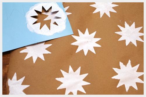 Как красиво упаковать подарок из подручных средств. Упаковка подарка за 15 минут из подручных средств. Очень красиво!