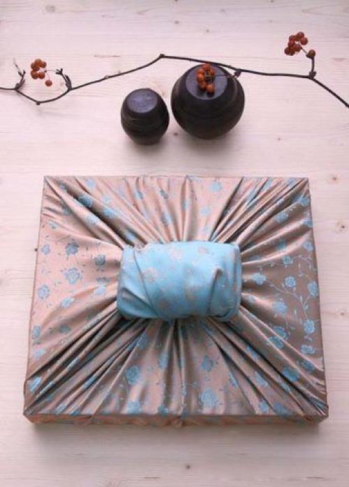 Как красиво упаковать подарок без коробки. Покуем интересным способом