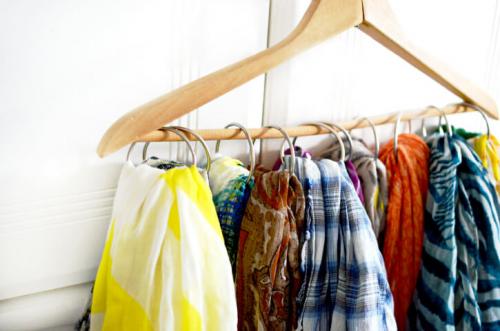 Компактное хранение одежды в шкафу. Компактное хранение одежды: 9 идей, освобождающих пространство в шкафу