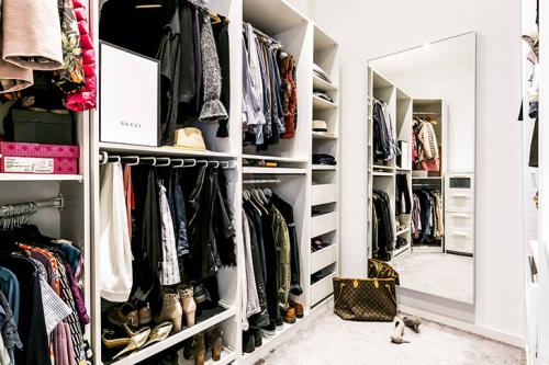 Белая квартира с черными акцентами в Стокгольме (107 кв. м) 12