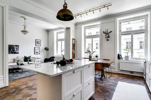 Белая квартира с черными акцентами в Стокгольме (107 кв. м) 05