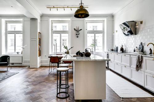 Белая квартира с черными акцентами в Стокгольме (107 кв. м) 04