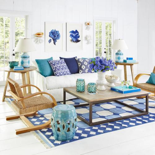 Какую картину повесить в зале над диваном. Несколько общих правил