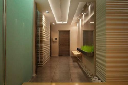 Как расширить зрительно коридор.