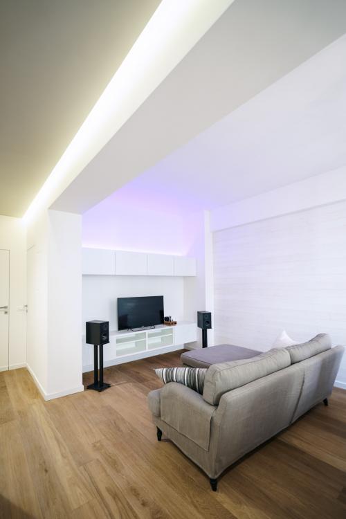 Белые квартиры. Маленькая белая квартира с оригинальным сочетанием стилей, Рим, Италия