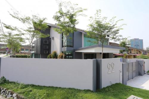 Скандинавский дом с панорамными окнами. Оформляем фасад