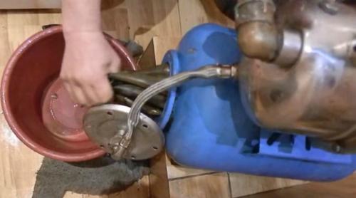 Как поменять на насосной станции грушу. Замена мембраны в насосной станции 03 Как поменять на насосной станции грушу. Замена мембраны в насосной станции 03