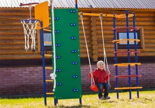 Как установить детский спортивный комплекс на даче. Описание