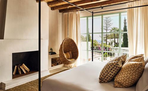 Солнечная вилла с бассейном 06