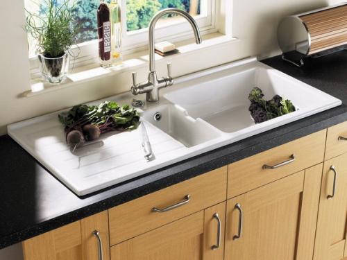 Если мойка у окна где сушка для посуды. 