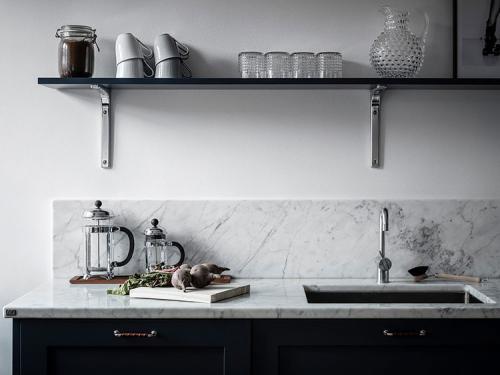 Бело-синий интерьер скандинавской квартиры (89 кв. м) 05