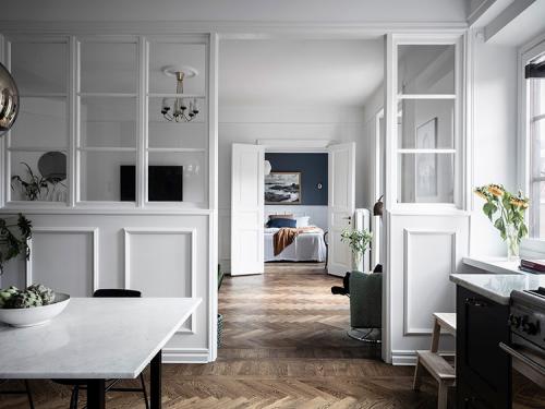 Бело-синий интерьер скандинавской квартиры (89 кв. м) 07