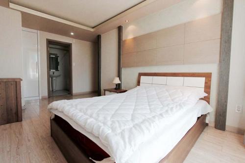 Дизайн брежневки 2 комнаты. Способы увеличения площади кухни 37