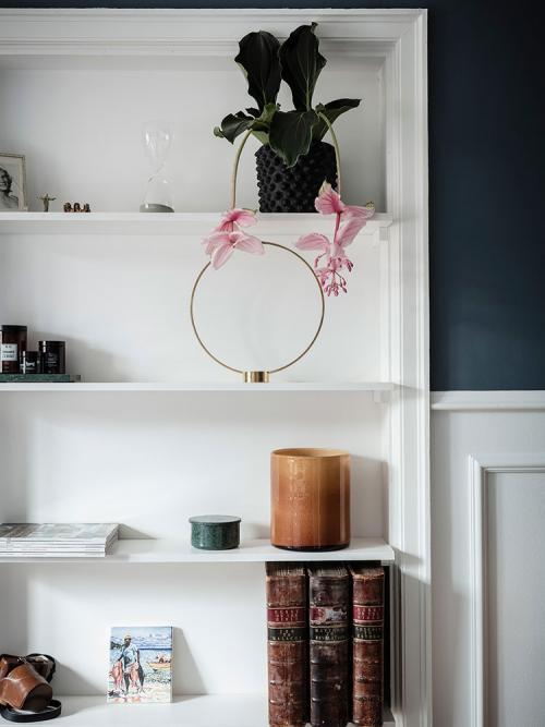 Бело-синий интерьер скандинавской квартиры (89 кв. м) 19