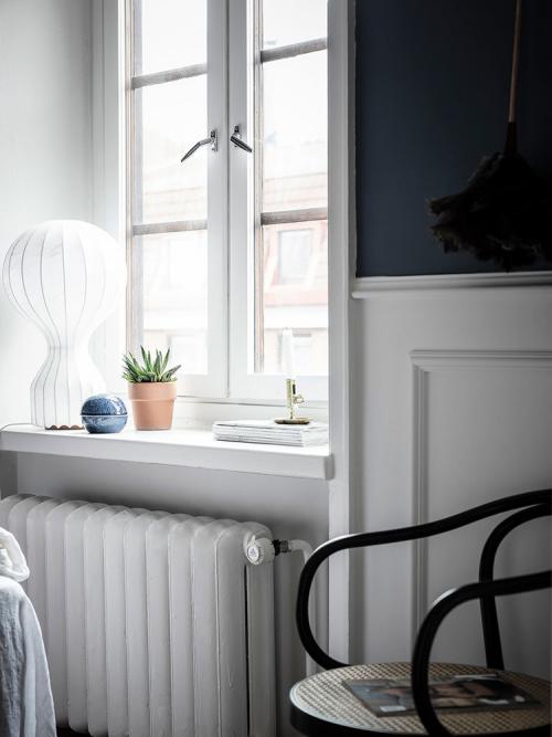 Бело-синий интерьер скандинавской квартиры (89 кв. м) 17