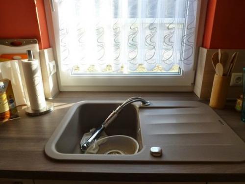 Если мойка у окна где сушка для посуды. 