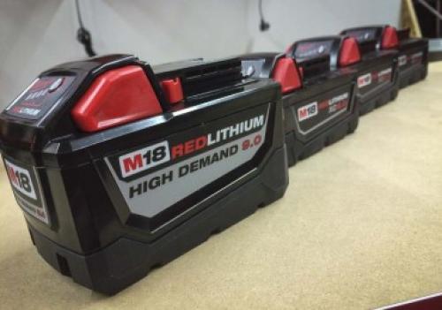 Какой шуруповерт лучш. 4 или 18 вольт. 12-вольтовый или 18-вольтовый инструмент. Какой выбрать?