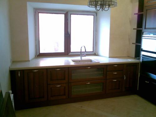 Если мойка у окна где сушка для посуды. 