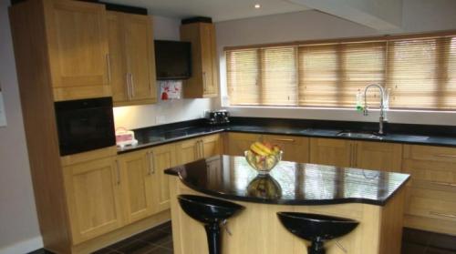 Как сделать барную стойку для бара. Барная стойка своими руками для кухни