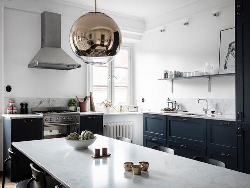 Бело-синий интерьер скандинавской квартиры (89 кв. м) 03