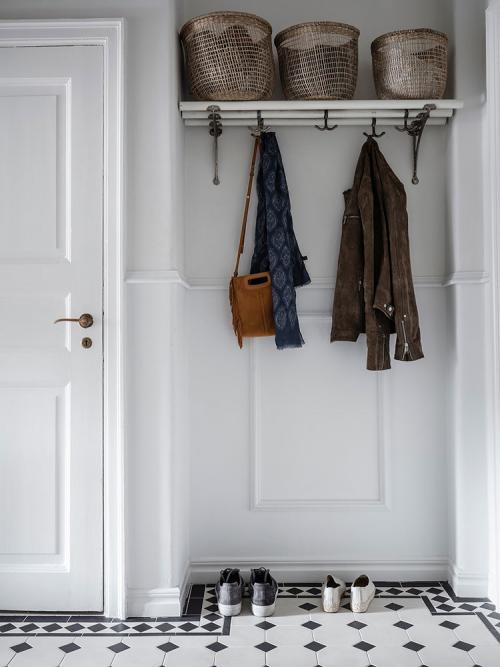 Бело-синий интерьер скандинавской квартиры (89 кв. м) 27