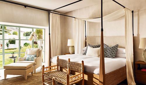 Солнечная вилла с бассейном 04