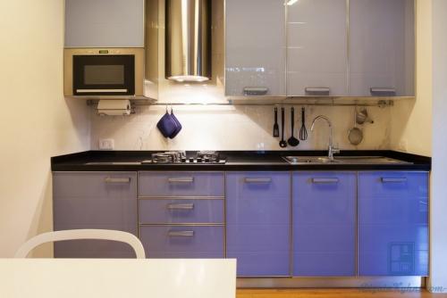 Встроенная кухня для маленькой кухни. Какую планировку выбрать