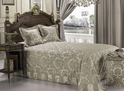 Покрывало на кровать в спальню и шторы. Разновидности 09