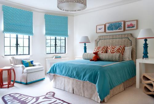 Шторы и покрывало одного цвета.  В цвет штор