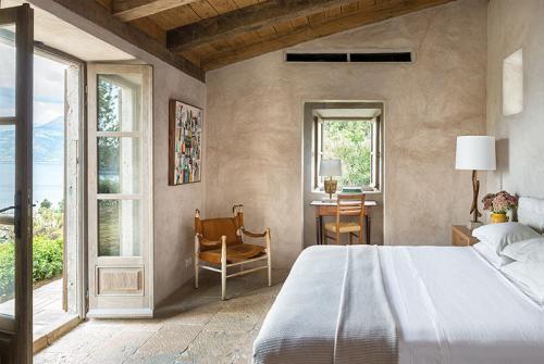 Каменный дом 15 века с видом на море 08