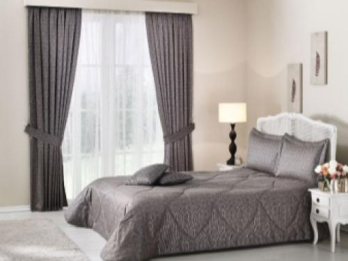 Покрывало на кровать в спальню и шторы. Разновидности 04